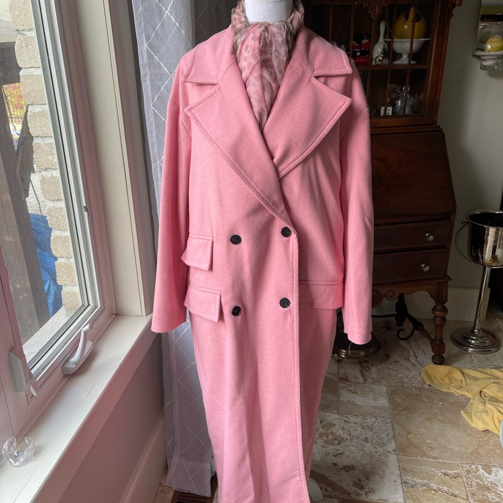 Zara long trench coat in a light pink with black buttons NWT .. Smoke free home